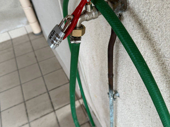 Installation d'un robinet sécurisé avec cadenas dans une copropriété : préserver les ressources en eau