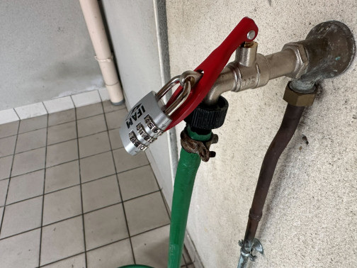 Installation d'un robinet sécurisé avec cadenas dans une copropriété : préserver les ressources en eau