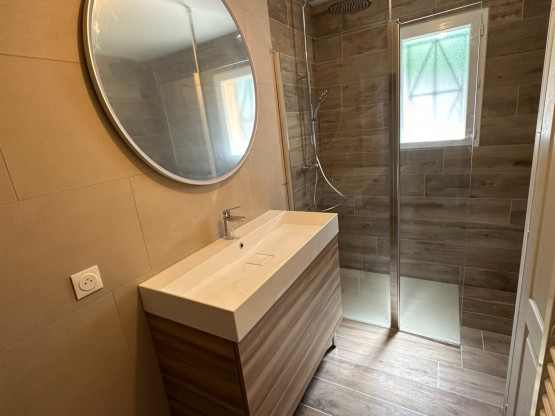 Transformation d’une baignoire en douche à Arnas (69400)