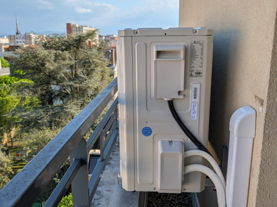 Remplacement d'une cassette de climatisation Hitachi par une cassette HEIWA à Villefranche-sur-Saône