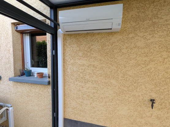 Installation d'une climatisation Mitsubishi pour une véranda à Villié-Morgon