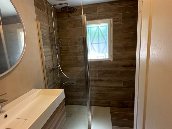 Transformation d’une baignoire en douche à Arnas (69400)