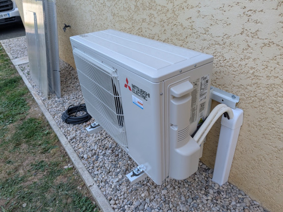 Installation d'une climatisation Mitsubishi pour une véranda à Villié-Morgon
