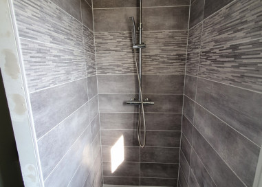 Rénovation d'une douche à l'identique après une fuite d'eau